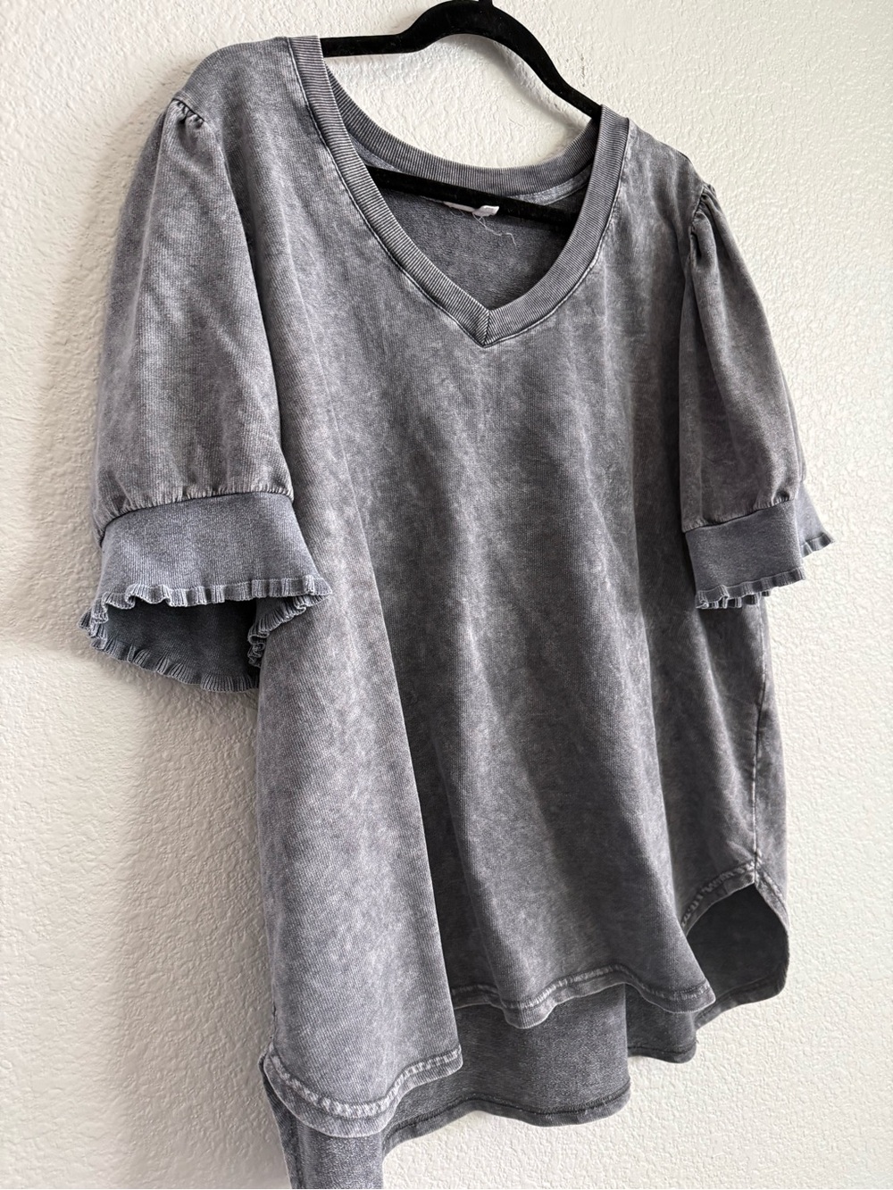 Jane and Delancey 1x Washed Gray V-Neck Puff Sleeve Top - Picture 2 of 5